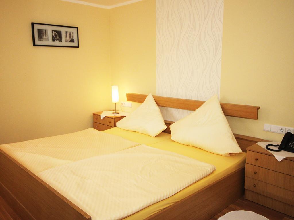 Landhotel Weinrich Naumburg  Room photo